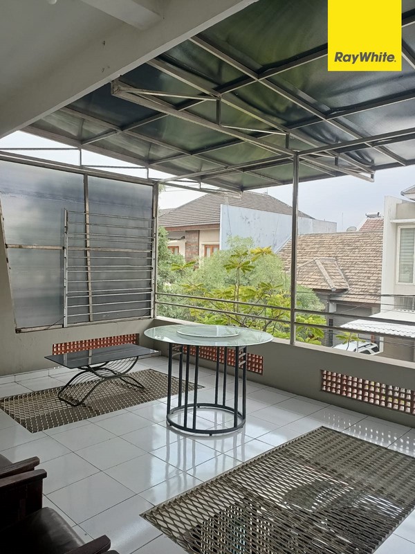 Dijual Rumah 3 lantai di Jl Manyar Jaya Surabaya