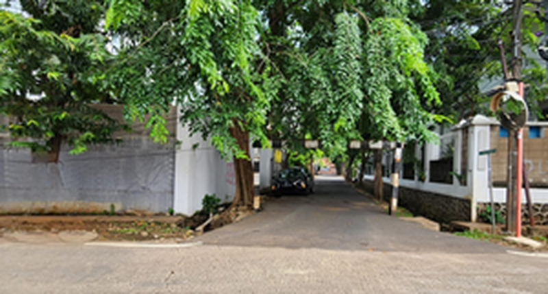 DIJUAL TANAH KOSONG HADAP SELATAN & BARAT - PERUMAHAN SIMPRUG GARDEN, JAKARTA SELATAN