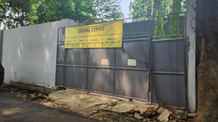 DIJUAL TANAH KOSONG HADAP SELATAN & BARAT - PERUMAHAN SIMPRUG GARDEN, JAKARTA SELATAN