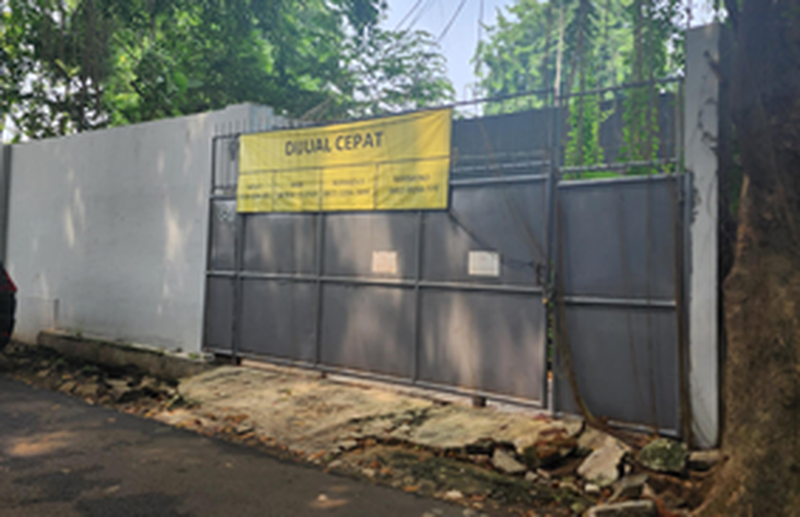 DIJUAL TANAH KOSONG HADAP SELATAN & BARAT - PERUMAHAN SIMPRUG GARDEN, JAKARTA SELATAN