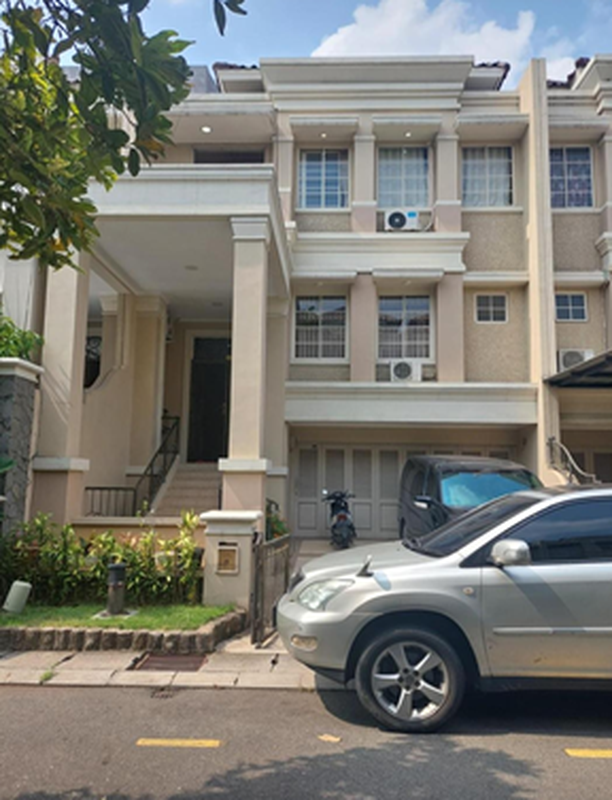 DIJUAL RUMAH SIAP HUNI 3 LANTAI - JL. GRANDE BOULEVARD, GADING, JAKARTA UTARA