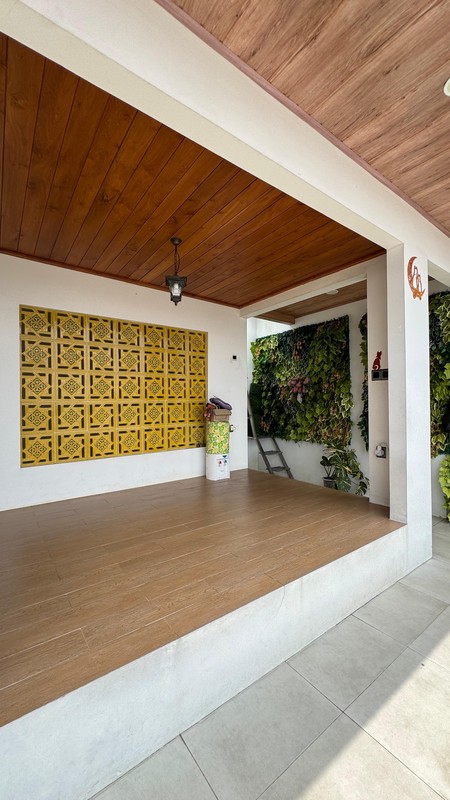 Rumah Modern 3 Lantai Bebas Banjir dalam Town House di Beji