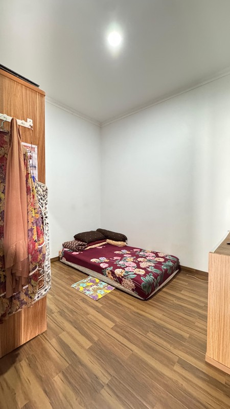 Rumah Modern 3 Lantai Bebas Banjir dalam Town House di Beji