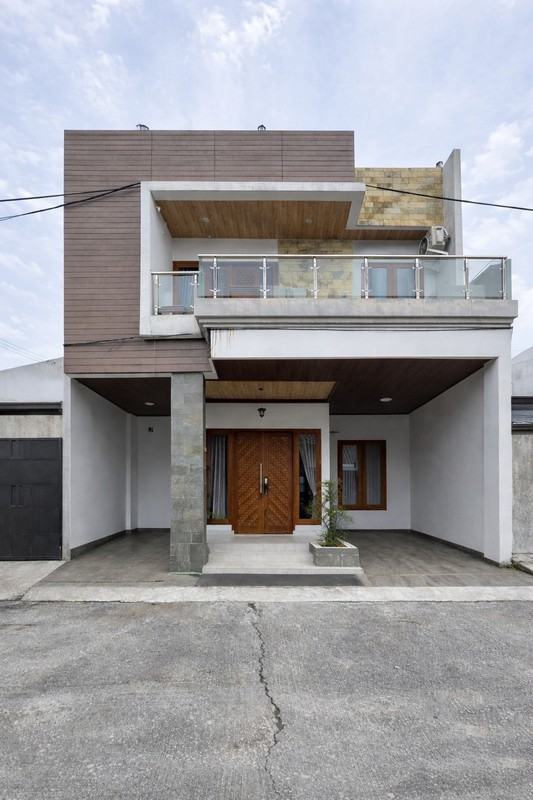 Rumah Modern 3 Lantai Bebas Banjir dalam Town House di Beji