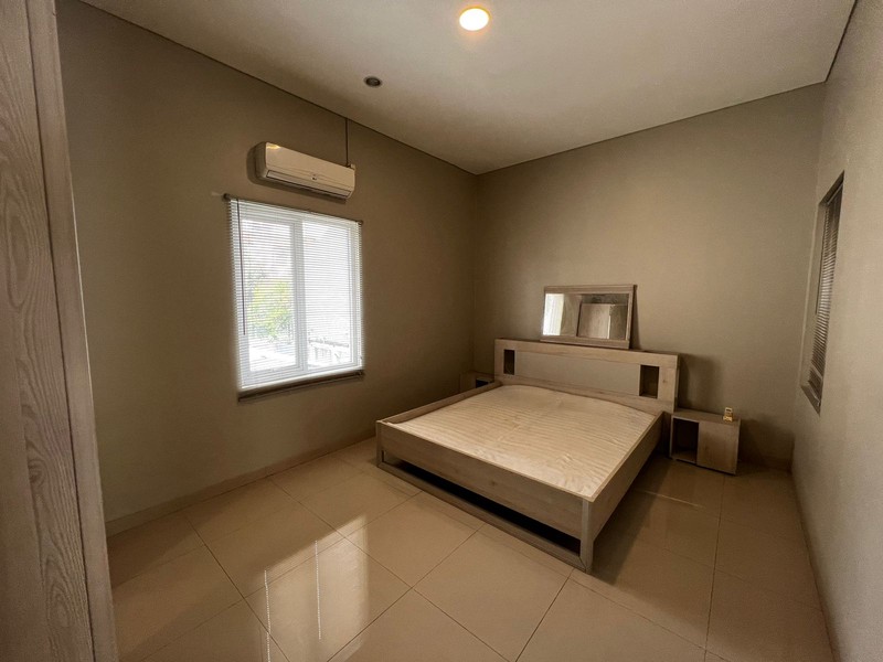 Rumah Baru 3 Lantai , Sayap Riau , dekat Gedung Sate