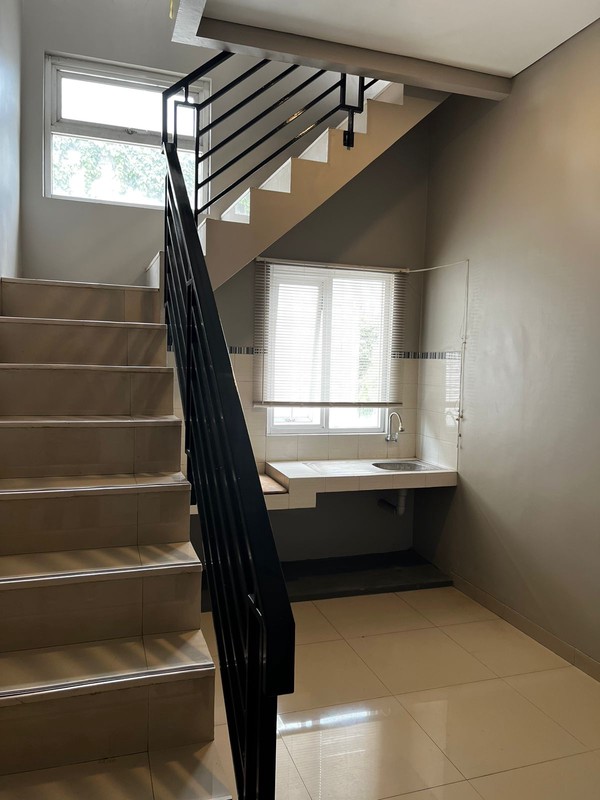 Rumah Baru 3 Lantai , Sayap Riau , dekat Gedung Sate