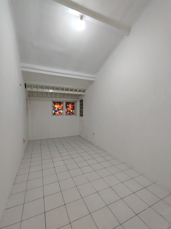 Di jual Rumah lama terawat di Jl Anggrek Lestari Indah Lebak Bulus - Jaksel 