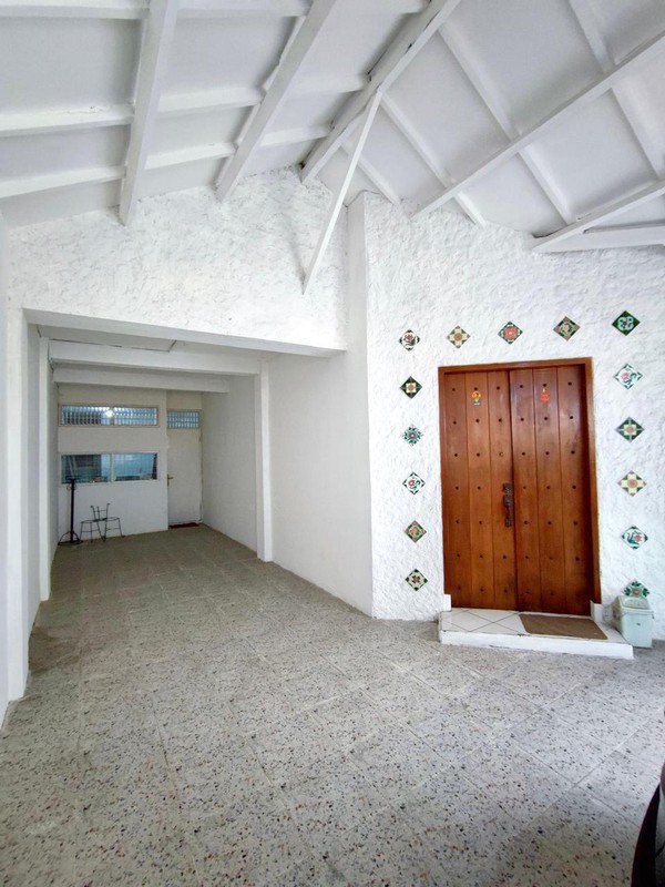 Di jual Rumah lama terawat di Jl Anggrek Lestari Indah Lebak Bulus - Jaksel 