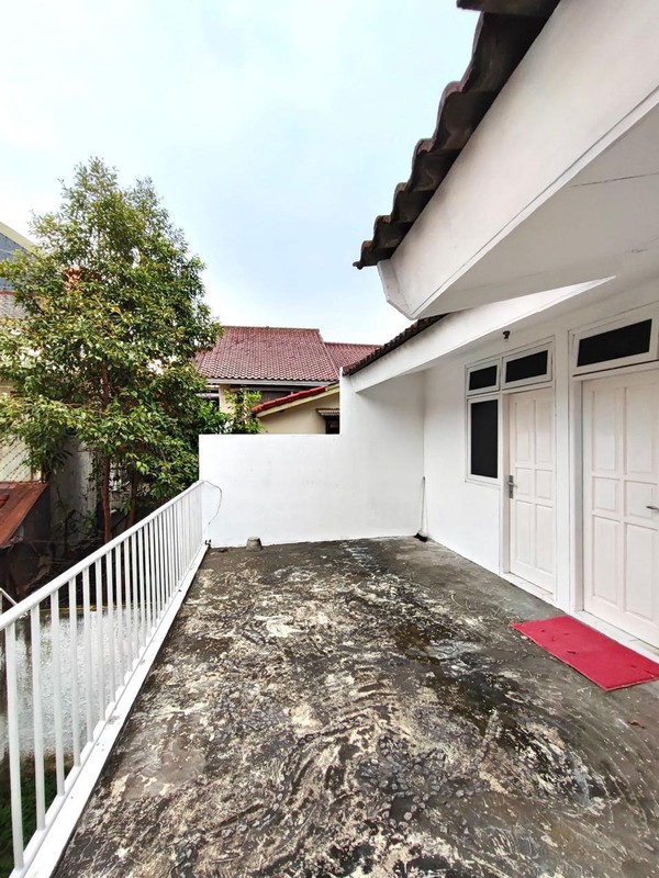 Di jual Rumah lama terawat di Jl Anggrek Lestari Indah Lebak Bulus - Jaksel 