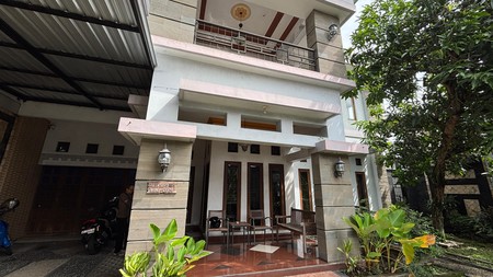 Disewakan Rumah Mewah & Luas 2 Lantai di Wonocatur, Banguntapan Dekat Pusat Kota Jogja