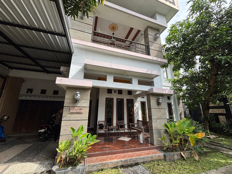 Disewakan Rumah Mewah & Luas 2 Lantai di Wonocatur, Banguntapan Dekat Pusat Kota Jogja