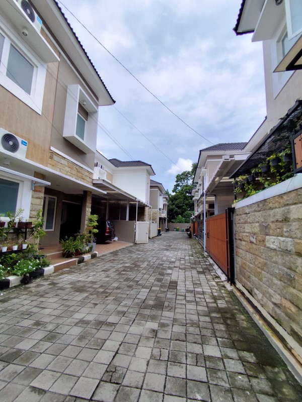 Dijual Hunian 2 Lantai Full Furnished Dalam Perum, Dekat Dengan SMA N 2 Ngaglik, Sukoharjo, Ngaglik, Sleman