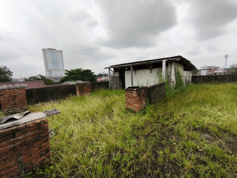 Rumah Hitung Tanah Di Jl YRS Veteran Bintaro Jakarta Selatan