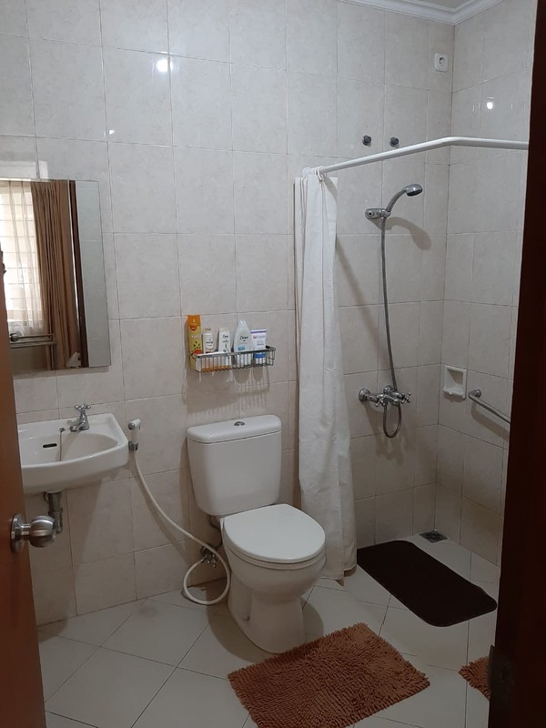 Rumah Bagus Di Jl Batam Cinere Tangerang Selatan