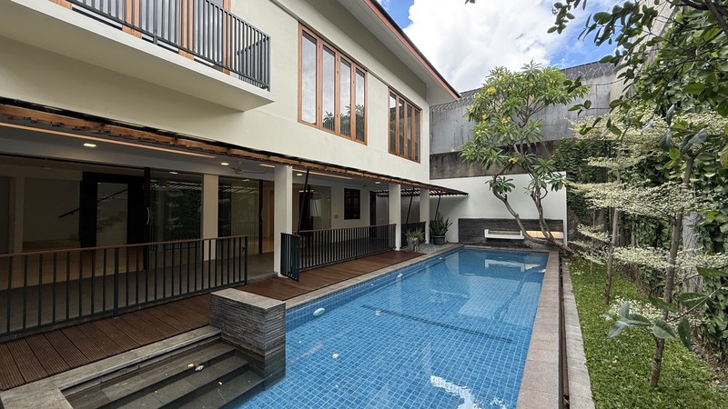 MODERN AND BEAUTIFUL HOUSE AT SENAYAN AREA