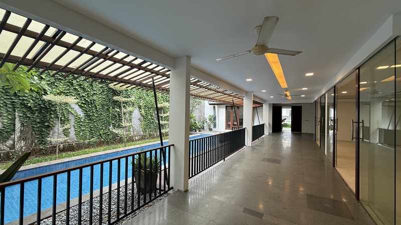 MODERN AND BEAUTIFUL HOUSE AT SENAYAN AREA