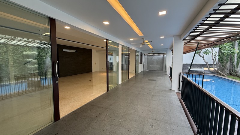 MODERN AND BEAUTIFUL HOUSE AT SENAYAN AREA