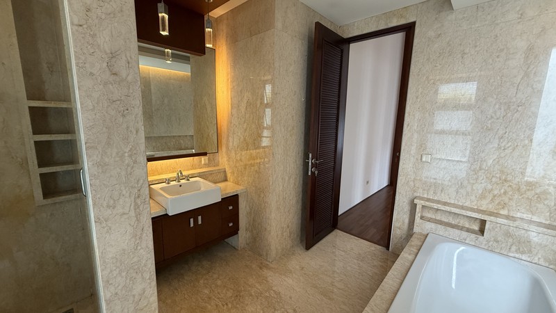 MODERN AND BEAUTIFUL HOUSE AT SENAYAN AREA