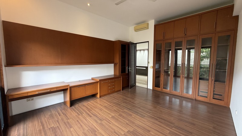 MODERN AND BEAUTIFUL HOUSE AT SENAYAN AREA