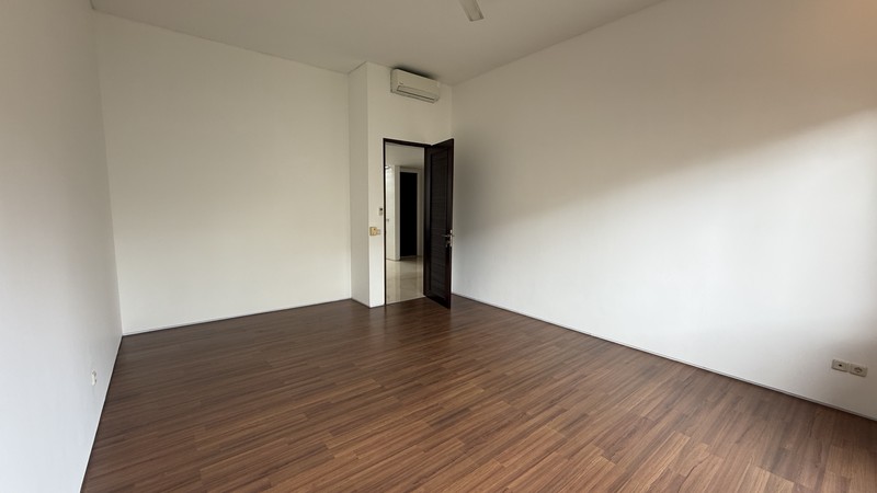 MODERN AND BEAUTIFUL HOUSE AT SENAYAN AREA