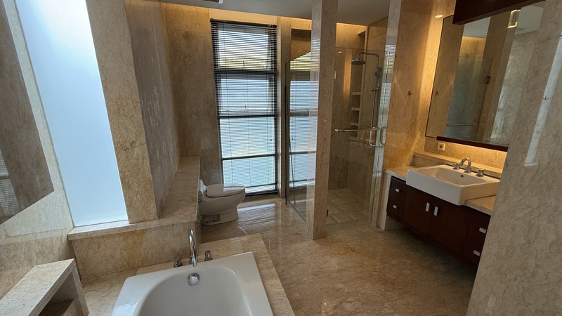 MODERN AND BEAUTIFUL HOUSE AT SENAYAN AREA