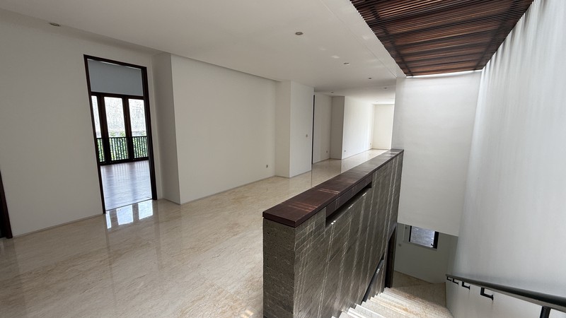 MODERN AND BEAUTIFUL HOUSE AT SENAYAN AREA