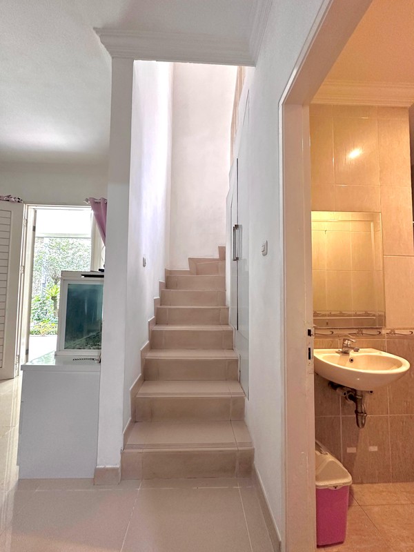 Rumah Bagus Di Neo Catalonia, Nusa Loka BSD Tangerang Selatan