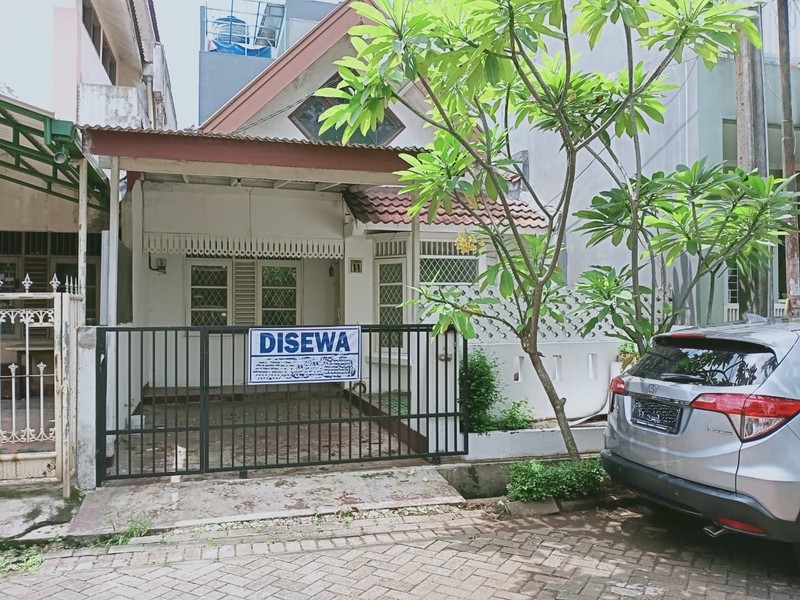 Rumah 1 Lantai Asri Dan Sejuk Depan Taman Sektor 5 Bintaro Jaya