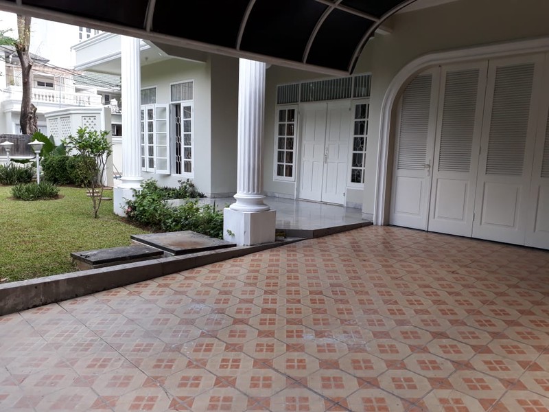 Rumah di sewakan di Mega Kuningan; Jakarta Selatan
