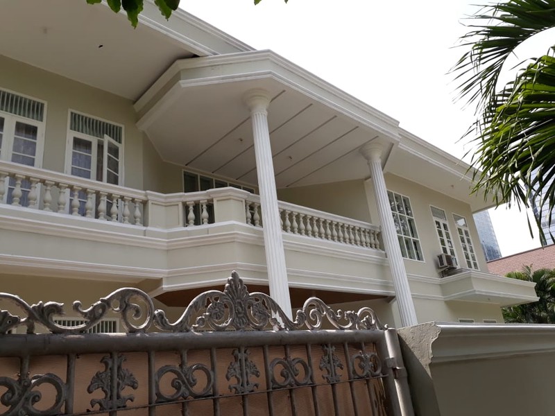 Rumah di sewakan di Mega Kuningan; Jakarta Selatan