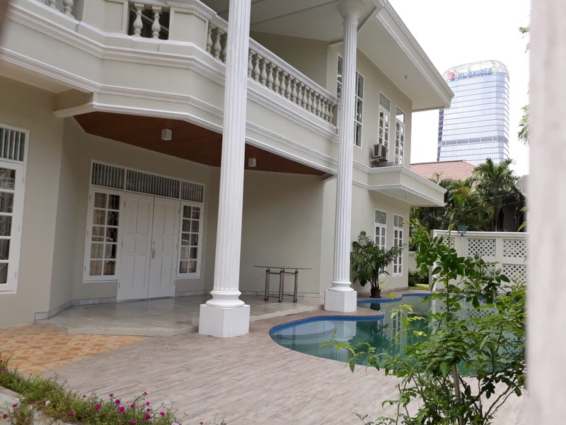 Rumah di sewakan di Mega Kuningan; Jakarta Selatan