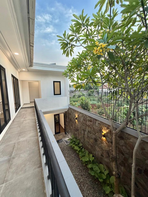 Rumah Baru Siap Huni di Puspita Loka BSD Dekat Akses Tol