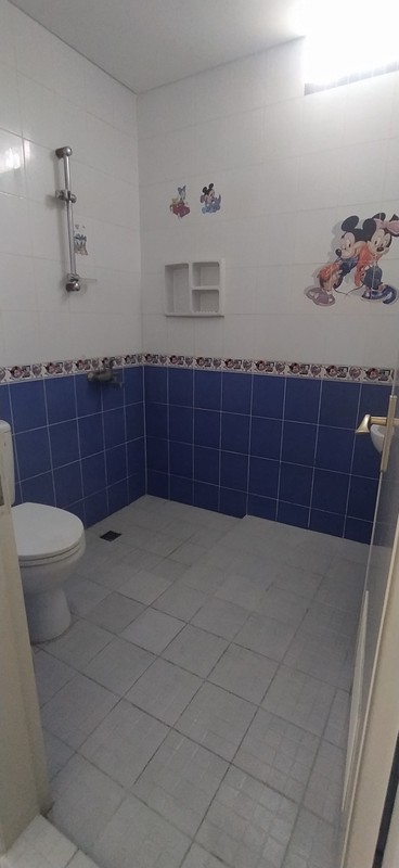 2 lantai bagus bangunan kokoh besar murah dalam perumahan besar di Jurang Mangu.