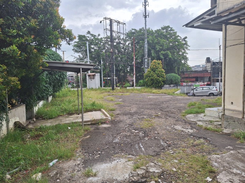 Rumah Hitung Tanah di area Jl. Cirendeu Raya, Cilandak, Jaksel, Luas Tanah 1539m2 (776m2 + 763m2)