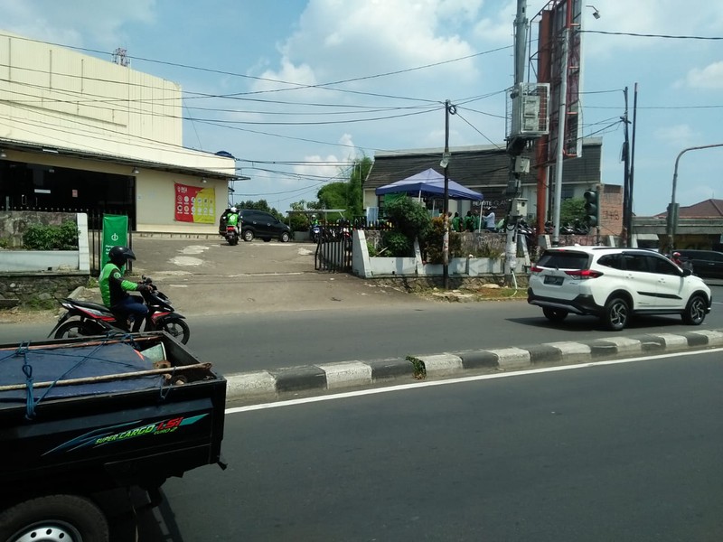 Rumah Hitung Tanah di area Jl. Cirendeu Raya, Cilandak, Jaksel, Luas Tanah 1539m2 (776m2 + 763m2)