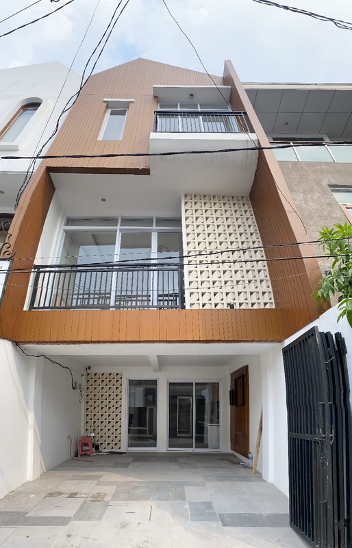 Rumah 2 Lantai + Rooftop Lokasi di Tebet Jaksel