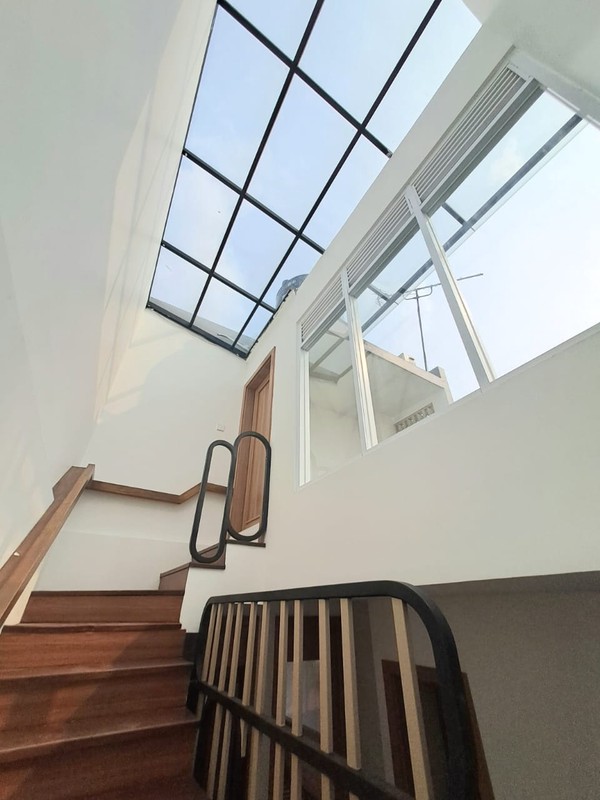Rumah 2 Lantai + Rooftop Lokasi di Tebet Jaksel