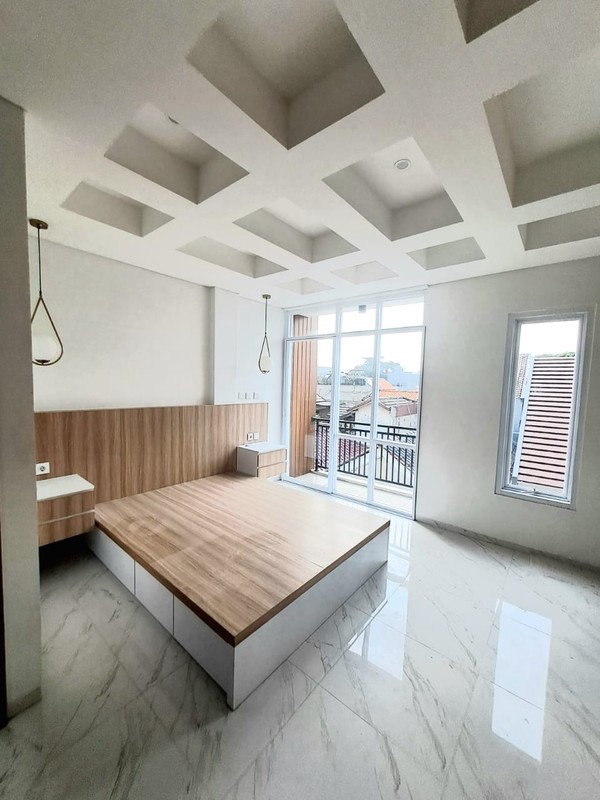 Rumah 2 Lantai + Rooftop Lokasi di Tebet Jaksel