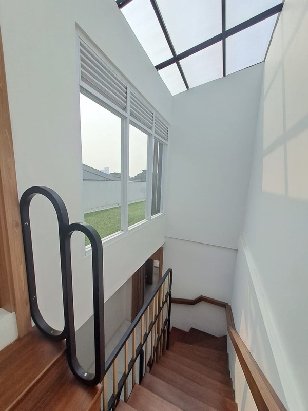 Rumah 2 Lantai + Rooftop Lokasi di Tebet Jaksel