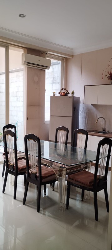 Murah Luas 230 M2 Dijual Rumah Pakuwon Indah - Semi Furnished Modern - Spesial Row Jalan Kembar 