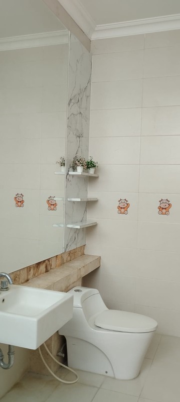 Murah Luas 230 M2 Dijual Rumah Pakuwon Indah - Semi Furnished Modern - Spesial Row Jalan Kembar 