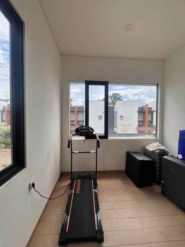 Flash Sale. Rumah modern Favoury House, Serpong