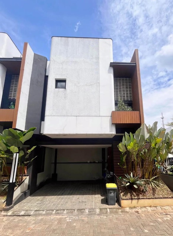 Flash Sale. Rumah modern Favoury House, Serpong