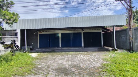 Disewakan Ruko Strategis di Pinggir Jalan Nasional, Area Komersial Ramai, Tridadi, Sleman