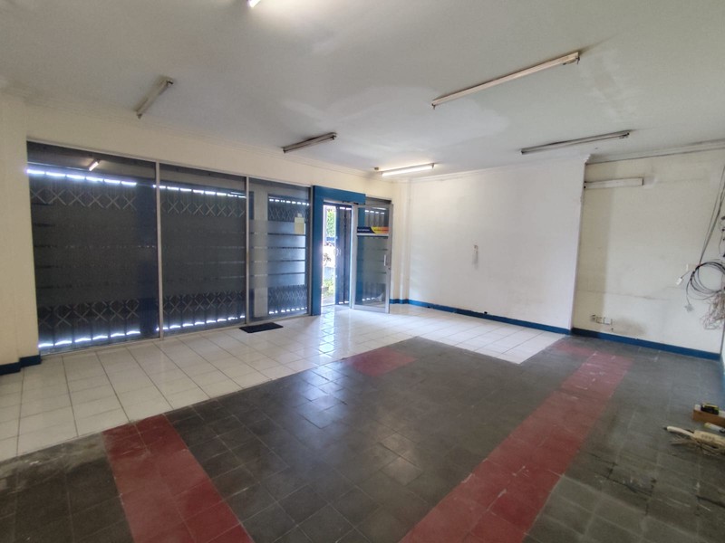 Disewakan Ruko Strategis di Pinggir Jalan Nasional, Area Komersial Ramai, Tridadi, Sleman