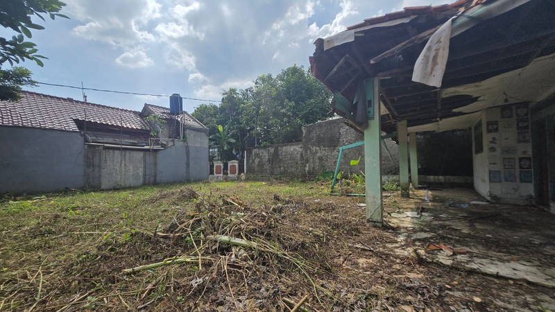 Rumah Hitung Tanah 630 m2, Lokasi Pinggir Jalan Raya Cinere