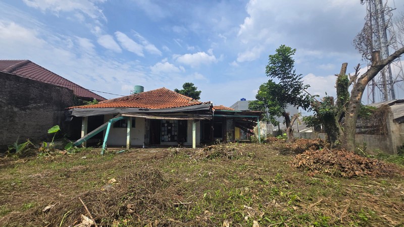 Rumah Hitung Tanah 630 m2, Lokasi Pinggir Jalan Raya Cinere