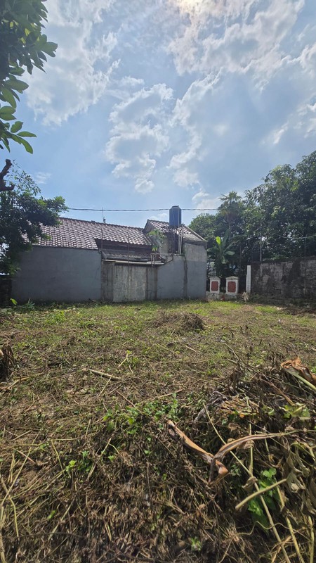 Rumah Hitung Tanah 630 m2, Lokasi Pinggir Jalan Raya Cinere