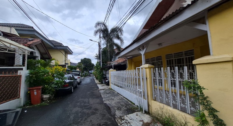 Sewa Rumah Tinggal Strategis Tebet Timur Dalam  - Akses 2 Mobil, Carport 2, Siap Huni