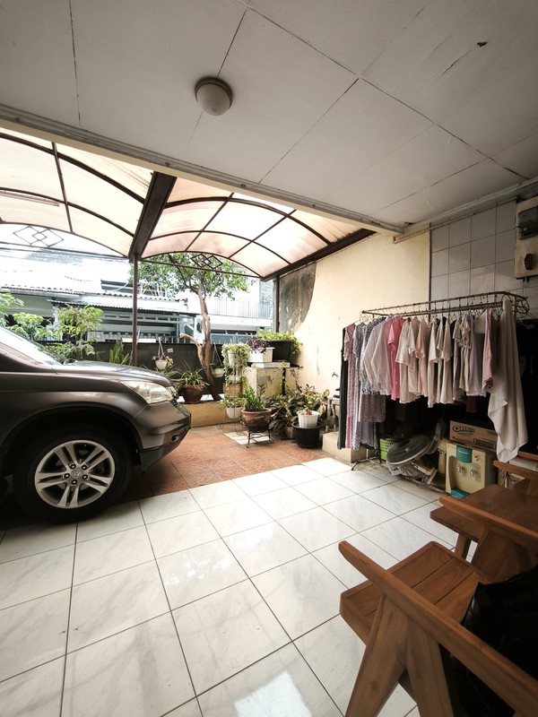 Rumah di Jl. Ciomas , Kebayoran Baru ada Kost2an aktif 12 Kamar